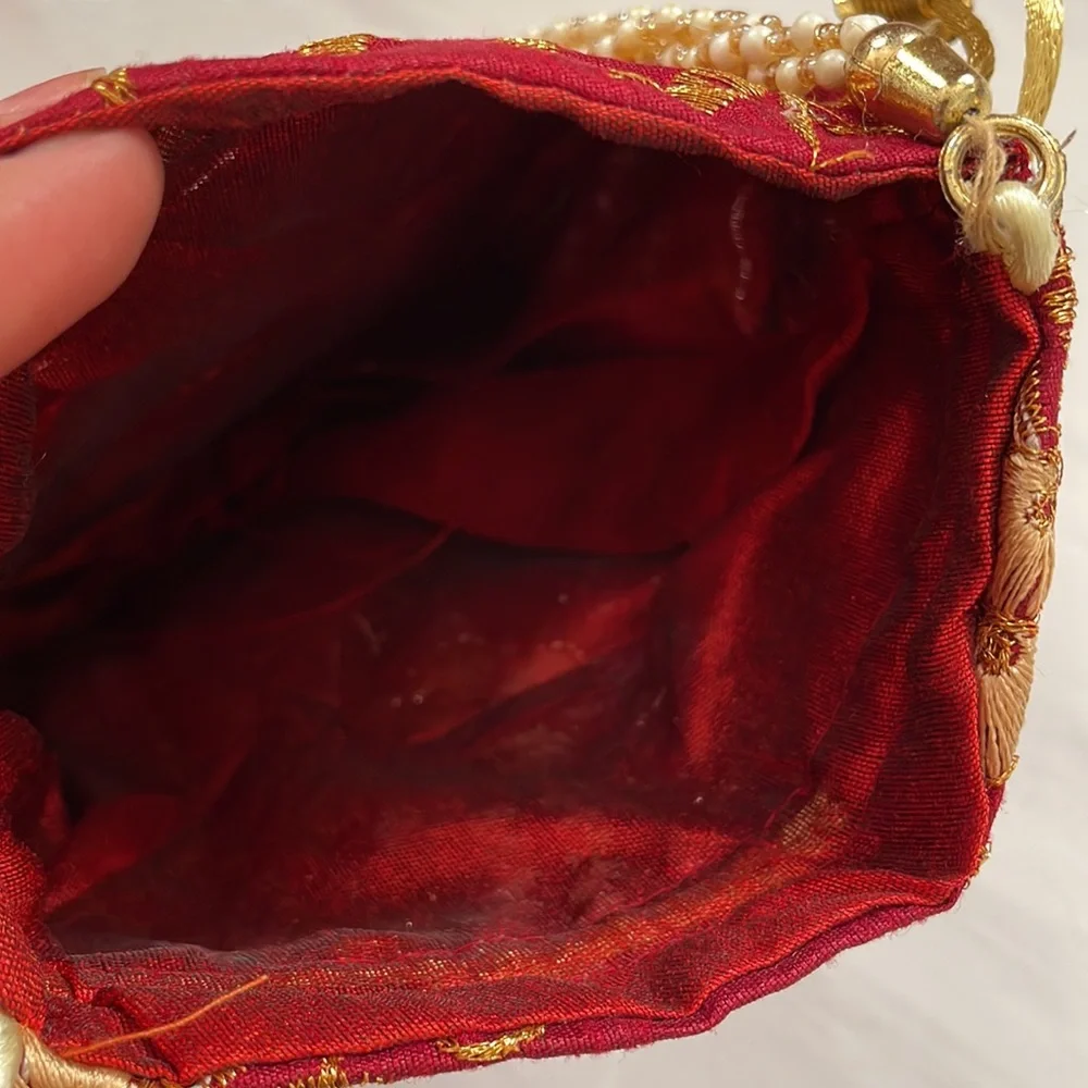 Small Embroidered Hand Bag - Picture 4 of 7